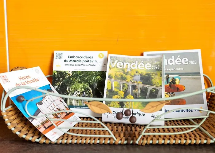 3ch 8 Personnes * Saint-Hilaire-de-Voust